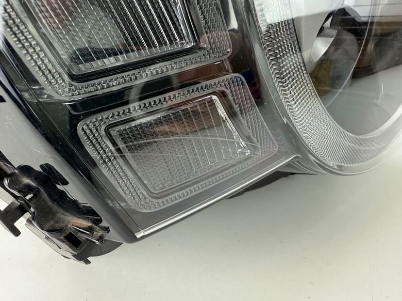 Lampa przód Land Rover Defender II FULL LED 21- Prawa L8B213W029HG