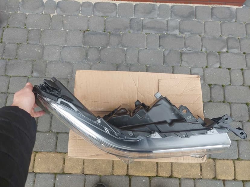 Lampa Przednia Prawa TOYOTA HILUX VIII 8 LIFT 2020- Europa