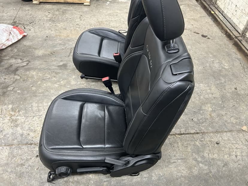 JEEP Wrangler JL-JK fotele przód 5 D