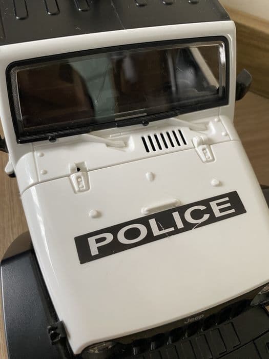 Bruder Jeep Wrangler Policja