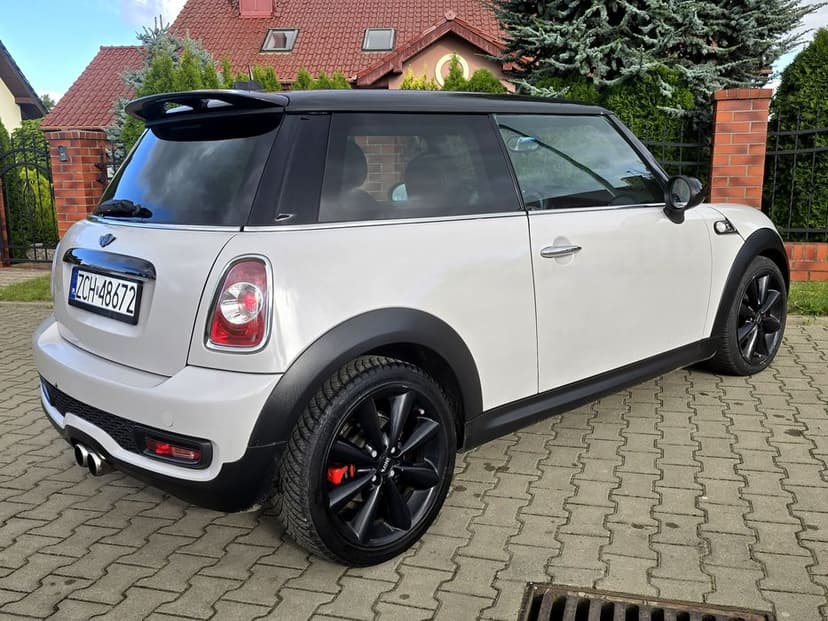 Mini couper SD xenon ,navi Skora,panorama PDC 180 KM mala rakieta