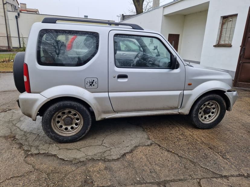 Suzuki jimny 4x4 uszkodzony