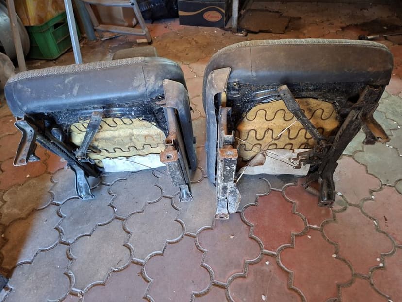 Nissan Patrol Y60 3 drzwi fotel fotele przód lewy prawy stelarz