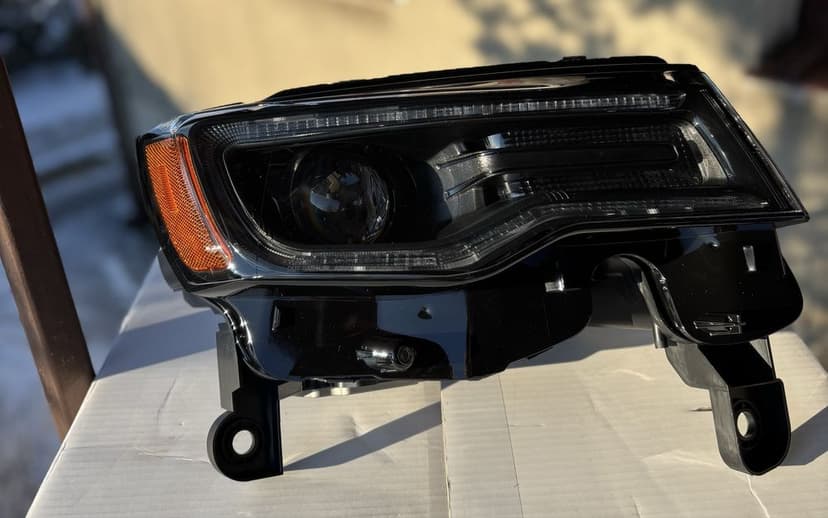 Lampy LED Jeep Grand Cherokee WK2 2014-