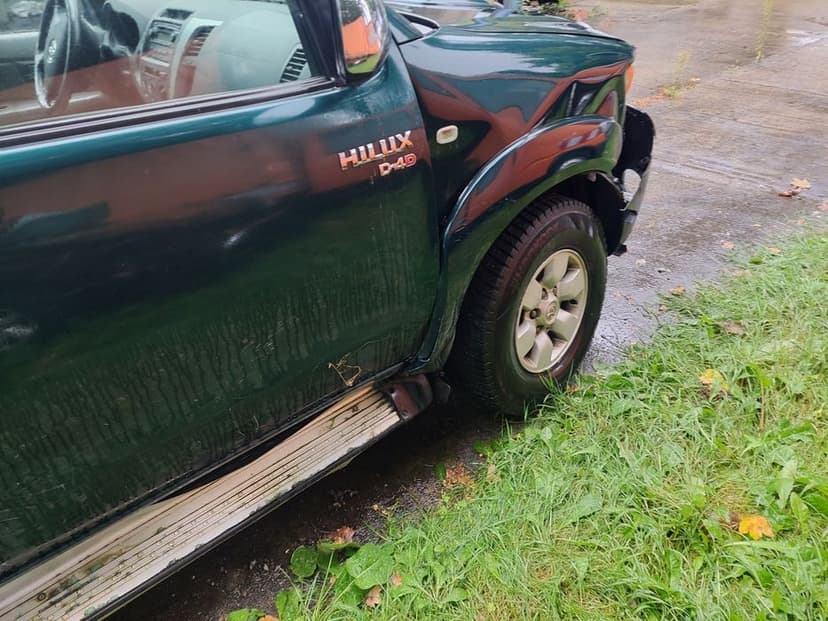 Toyota hilux 2,5 paka tył idealna części
