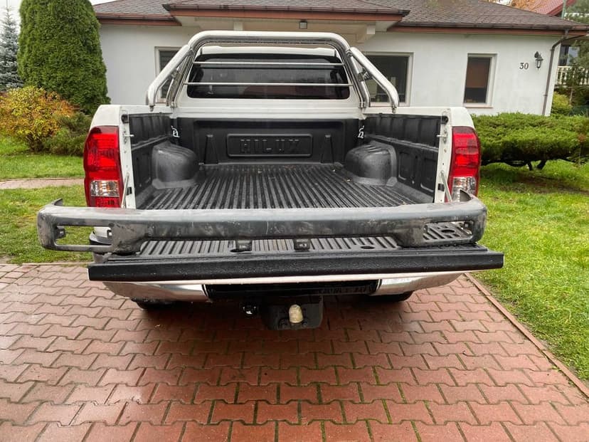 Toyota hilux do 1997  4runner po 1990 zderzak doł i góra komplet nowy
