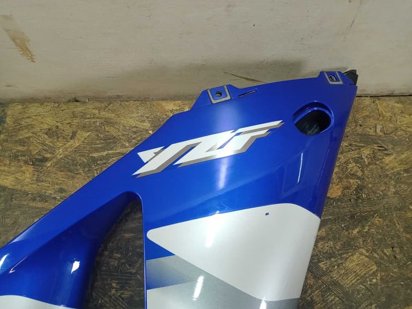 Yamaha YZF 1000 R1 owiewka prawa bok boczek RN04 oryginał 97-01