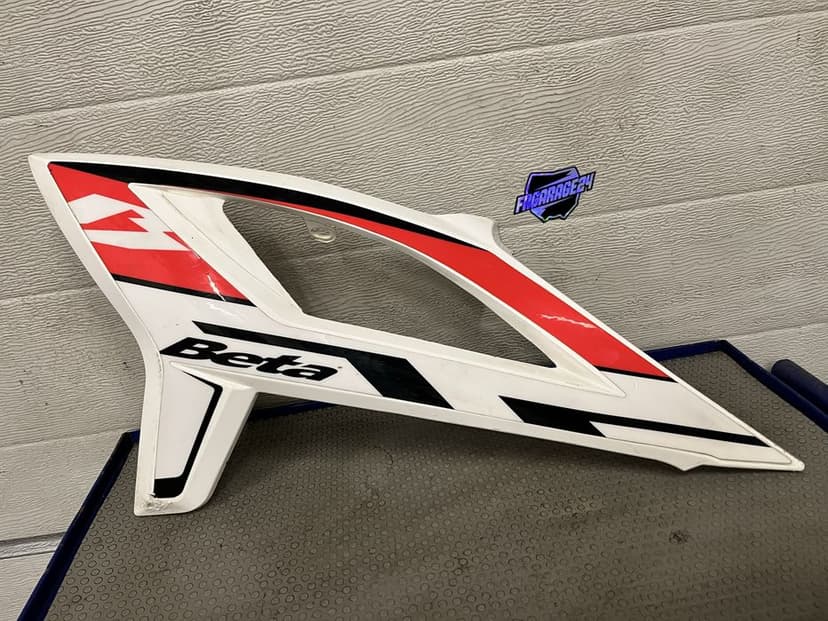 Boczek lewy owiewka beta rr 50 125