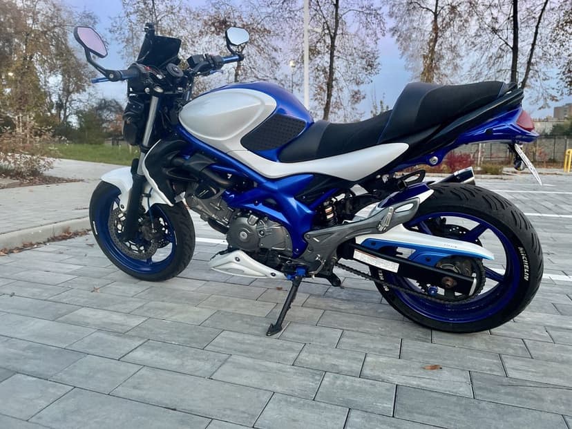 Suzuki sfv650 Gladius 650