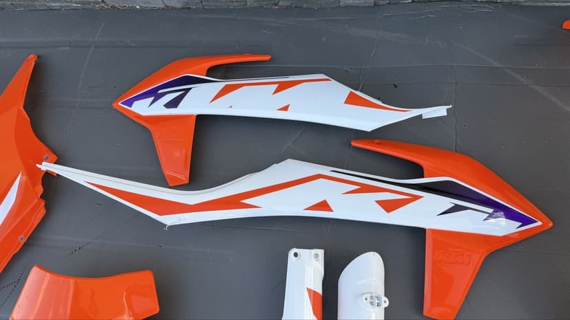 Oryginalne plastiki owiewki lampa ktm exc 300 tpi jak nowe 2022