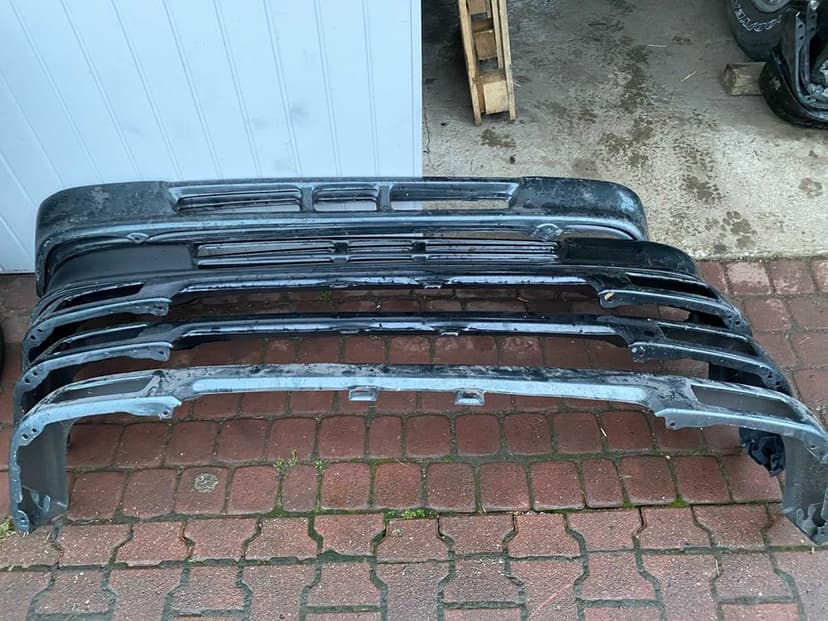 Toyota hilux do 1997  4runner po 1990 zderzak doł i góra komplet nowy