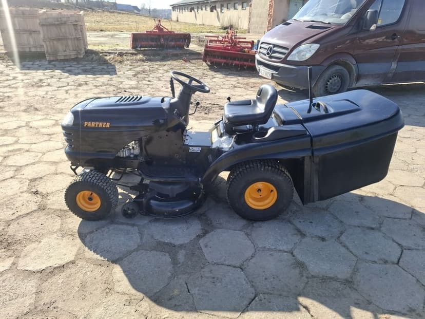Traktorek kosiarka Partner Husqvarna  12.5 km briggs&stratton manual