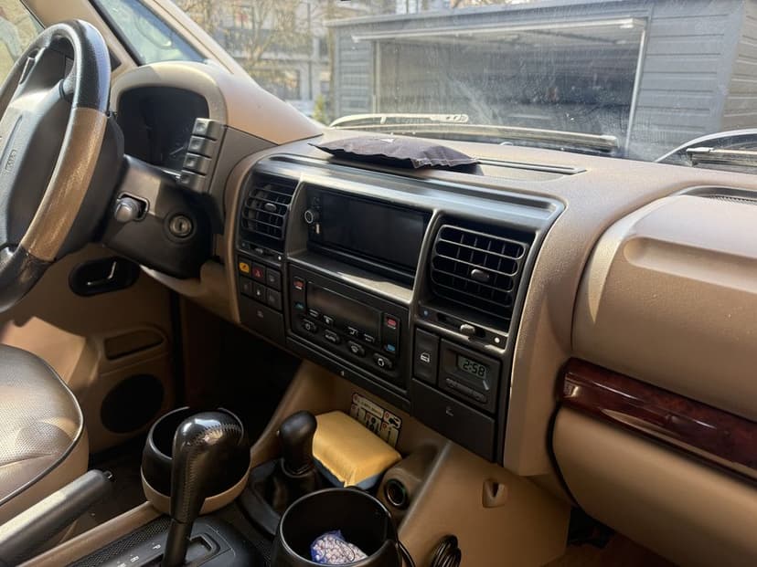 Land Rover Discovery v8