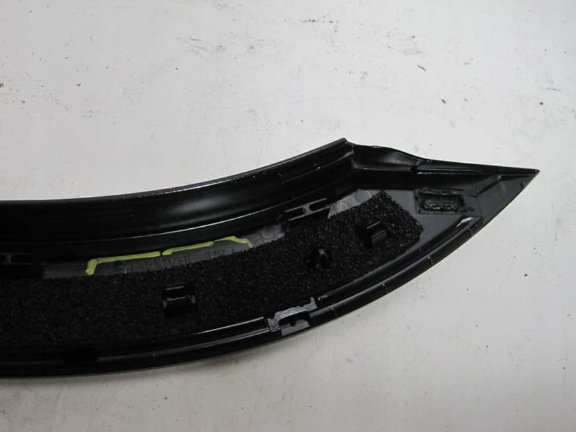 NAKŁADKA LISTWA BŁOTNIKA LEWA LAND ROVER DEFENDER L8B2-16A333-BX
