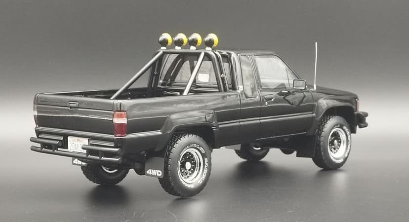 1:18 Otto 1985 Toyota Hilux SR5 Glossy Black 202 Xt Back To The Future