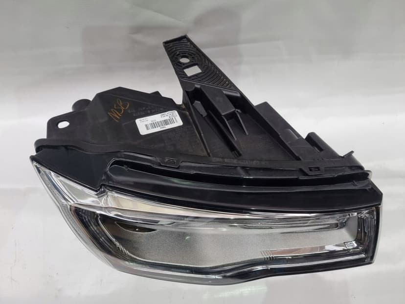 jeep cherokee wk2 bi xenon prawa lampa 6826666ah