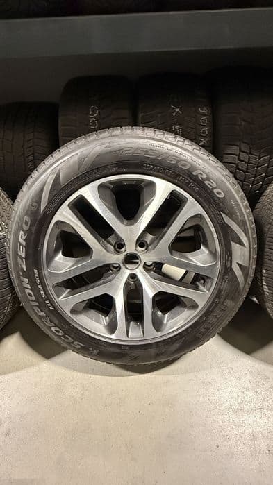 Zestaw felg z oponami Pirelii All Season 255/60/20 Land Rover Defender