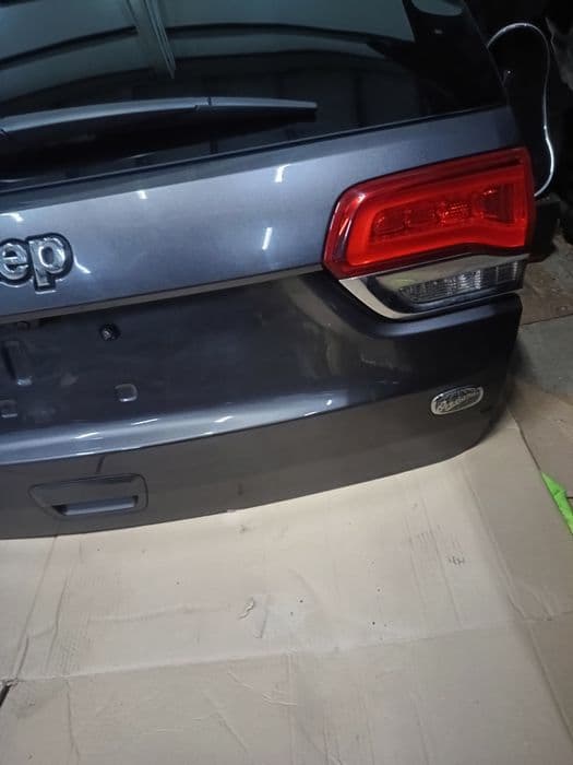 Tylna klapa Jeep grand Cherokee Wk2 PAU