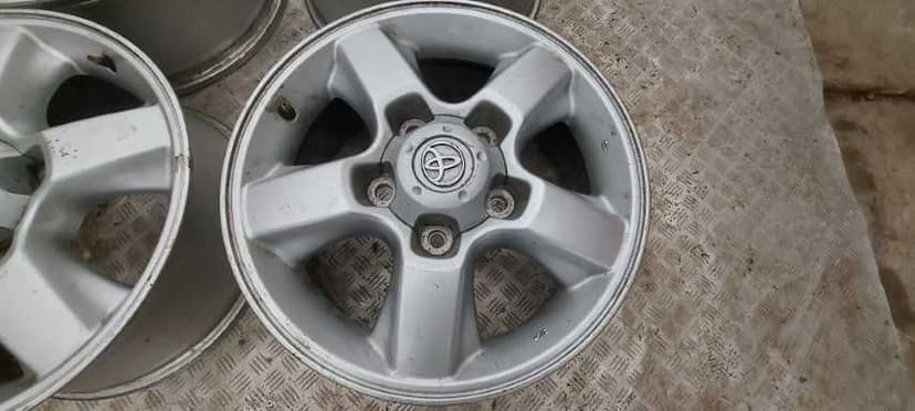 Toyota Land Cruiser felgi aluminiowe 18 cali J6 komplet oryginał