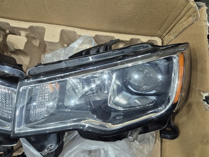 Reflektory Jeep Grand Cherokee wk2 lift Valeo