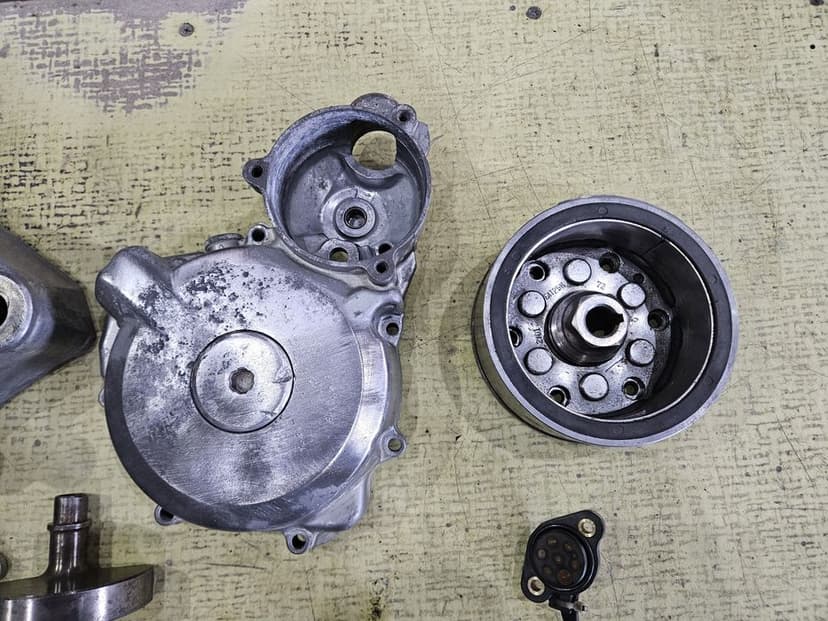 Suzuki LTZ DRZ 400 części, karter, dekiel, magneto, wał czujnik biegów