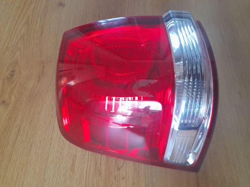 Lampa tylna lewa Toyota Land Cruiser.