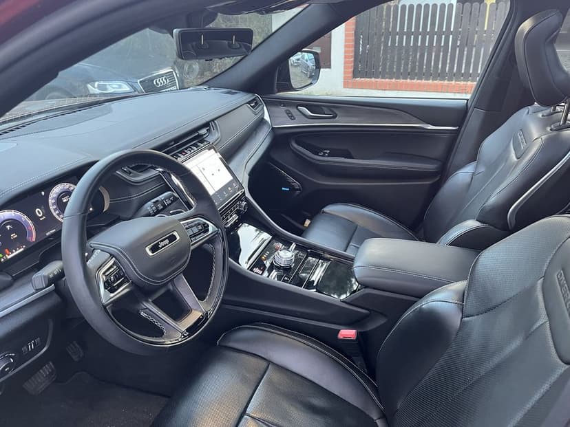Jeep Grand Cherokee WL Overland 5,7 HEMI 2022 67 tys km, krótki, LPG