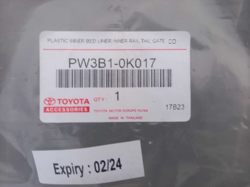 Nowa osłona klapy bagażnika toyota Hilux VIII hilux 8 boczek