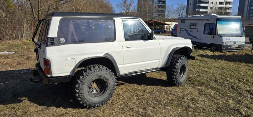 Nissan Patrol Y60 silnik BMW 2.5 R6 benzyna