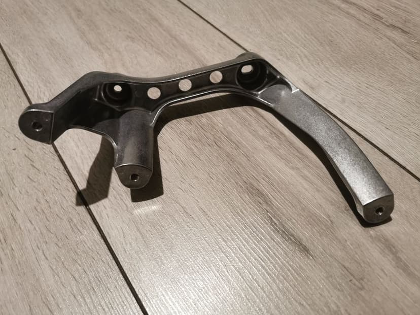 Yamaha raptor 350 uchwyt wspornik mocowanie błotnika przód lewy