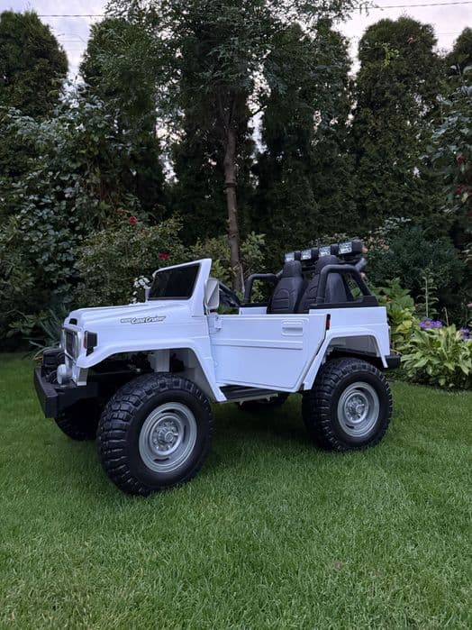 Samochód elektryczny dla dzieci Toyota Land Cruiser