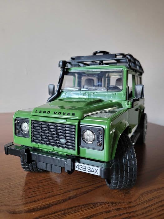 Land Rover Defender Bruder z przyczepą
