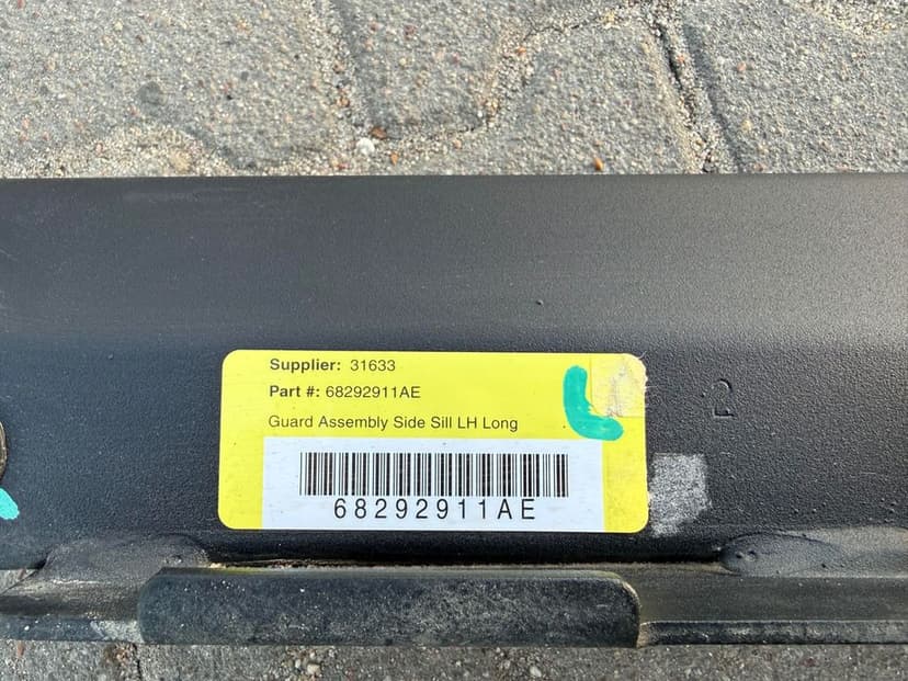 Progi boczne / Listwy boczne / Osłony progów bocznych Jeep Wrangler JL