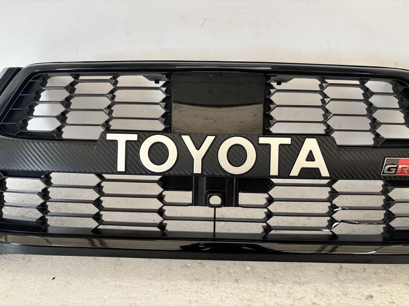 Toyota Hilux VIII 8 lift 20- GR Sport grill atrapa kratka zderzaka