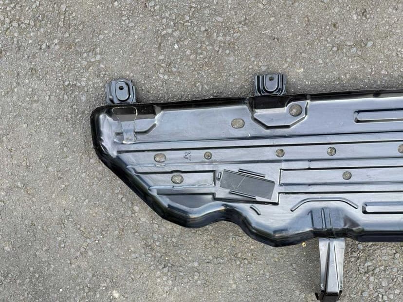 Osłona zbiornika paliwa TOYOTA LAND CRUISER 300