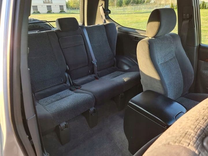 fotele kanapa środek wnętrze komplet 3 drzwi land cruiser 120 d4d lift