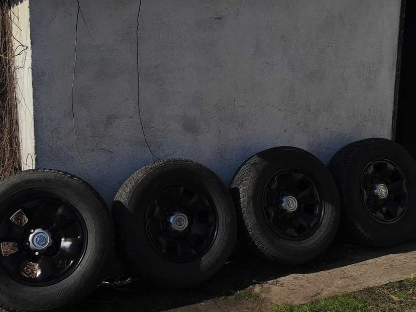 Komplet kół Toyota Land Cruiser + akumulator ENRG 95Ah