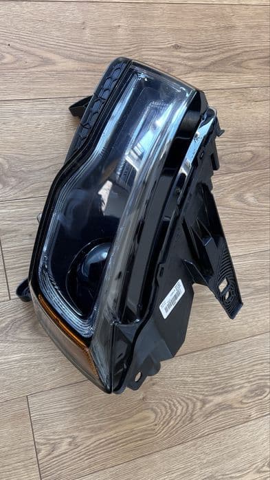 Jeep grand cherokee wk2  reflektor Bi-xenon LED High Altitude 2015