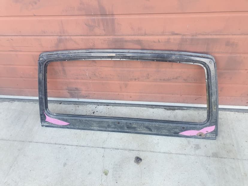 Ramka szyby Suzuki Samurai cabrio