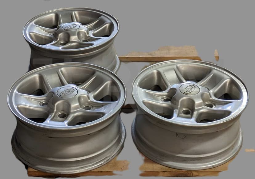 Land Rover defender  felga FELGI  7JX16AH2-33