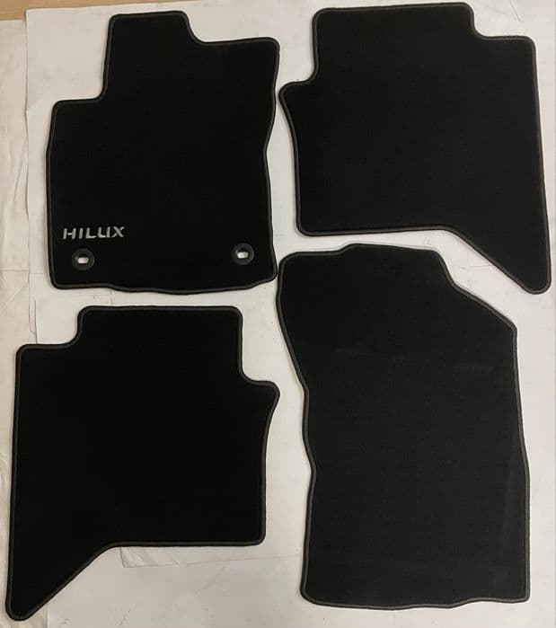 Toyota Hilux / dywaniki welurowe / Oryginał / Nowe