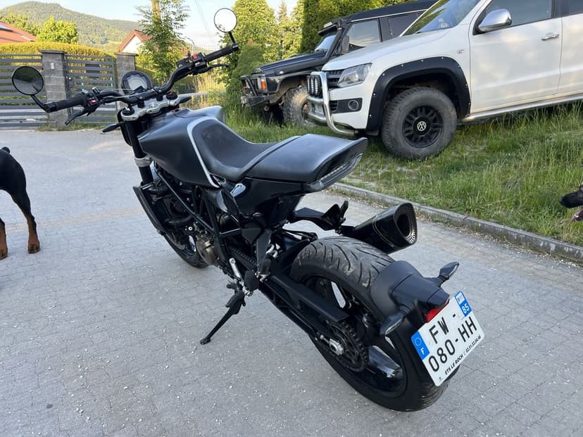 Husqvarna Svartpilen 701 ! Akrapovic ! Vitpilen