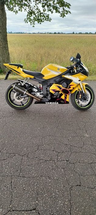 Yamaha yzf R6 vr 46 Valentino Rossi