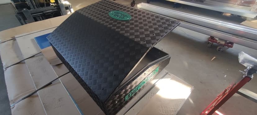 Skrzynia aluminiowa dachowa land Rover Defender Discovery