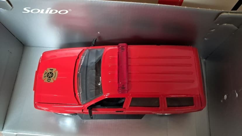 Jeep Cherokee 1:18 Maisto