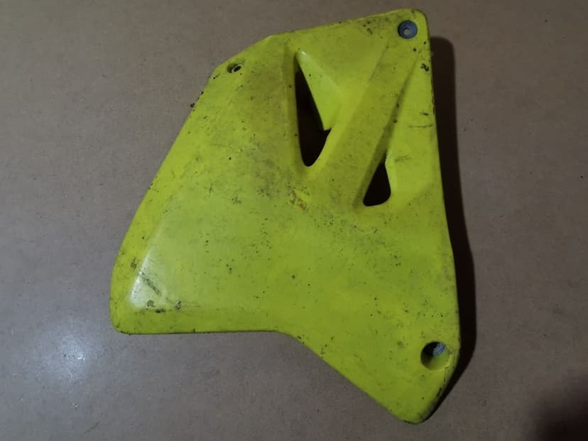 Suzuki rm 85 obudowa owiewka oslona boczna przod lewa chlodnicy