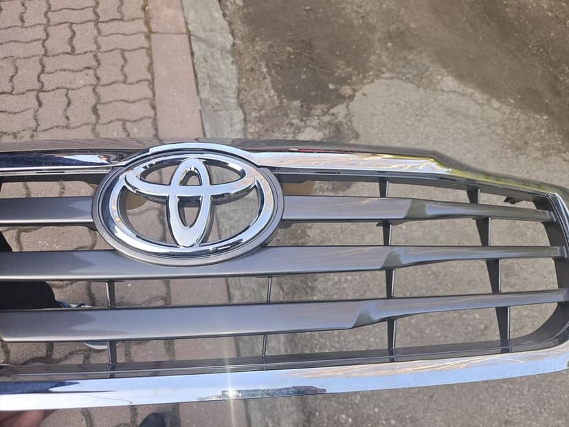 Atrapa Grill Toyota Hilux