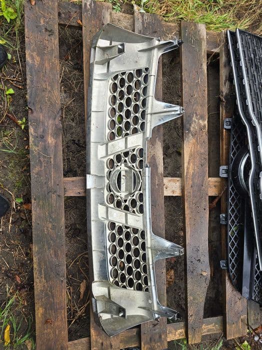 grill Nissan Navara D22 2002-