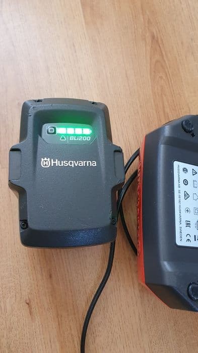 Ładowarka husqvarna qc330
