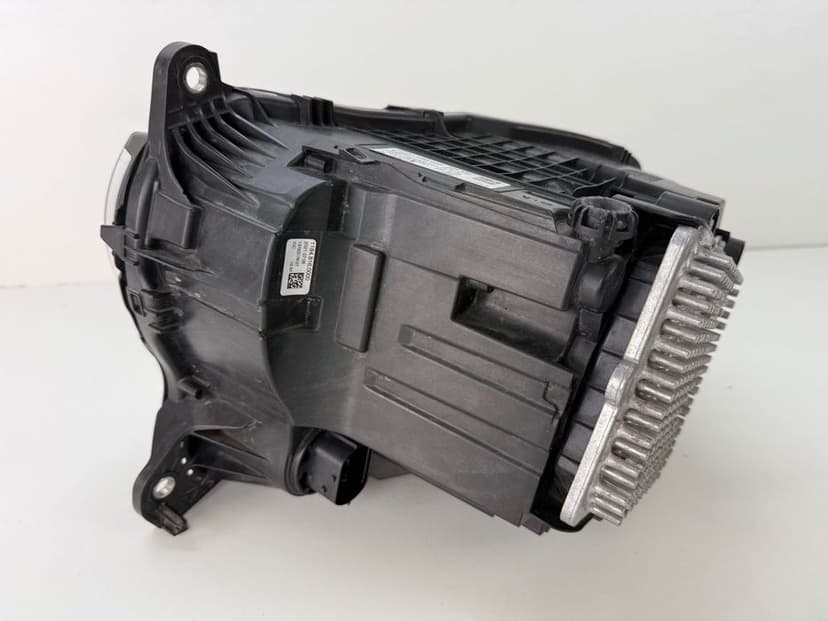 Lampa przód Land Rover Defender II FULL LED 21- Prawa L8B213W029HG